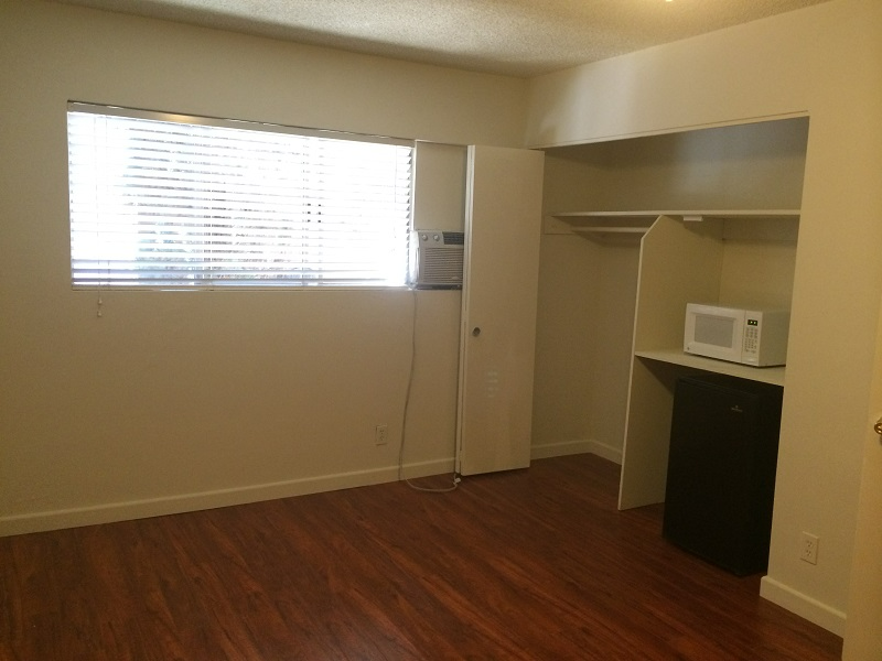 530 Veteran Ave - Photo 4 of 11