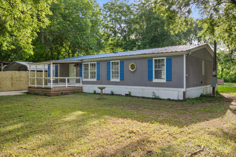 405 N Milam Ave - Photo 2 of 26