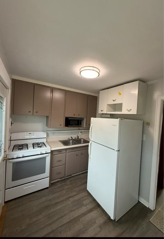 817 E Water St - Photo 3 of 12