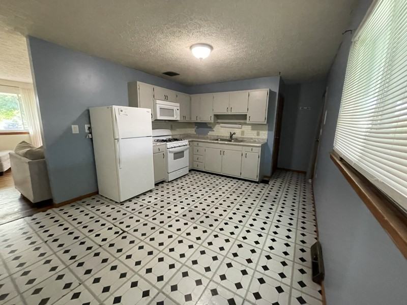 185 Quaker Rd - Photo 3 of 12