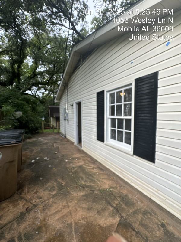 4056 Wesley Ln N - Photo 2 of 12