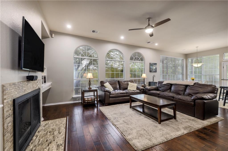 15505 Gustine Cv - Photo 3 of 20