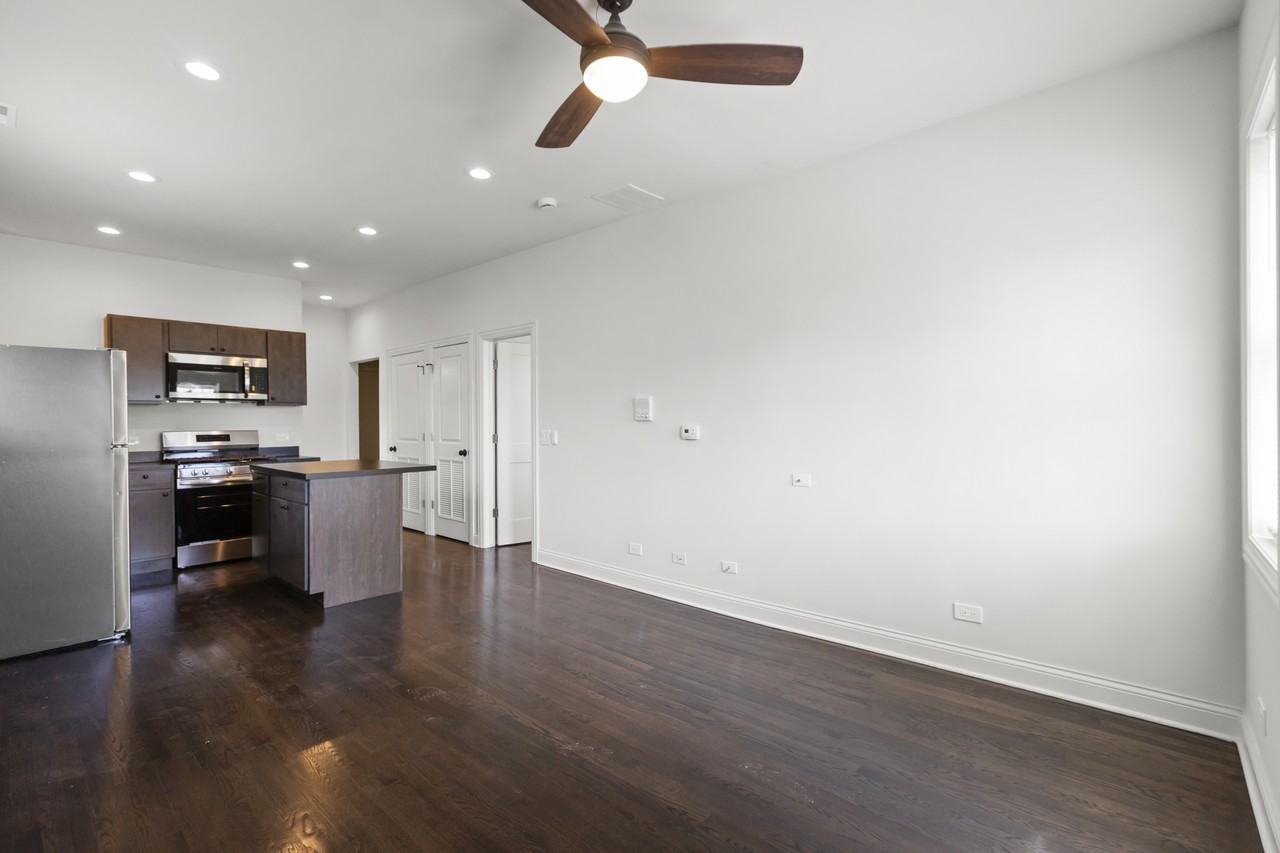 3123 N California Ave #2R - Photo 3 of 6