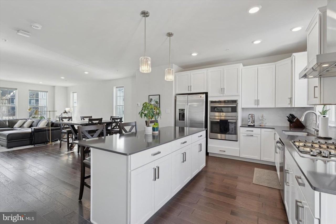 212 Red Leaf Ln #212 - Photo 2 of 14