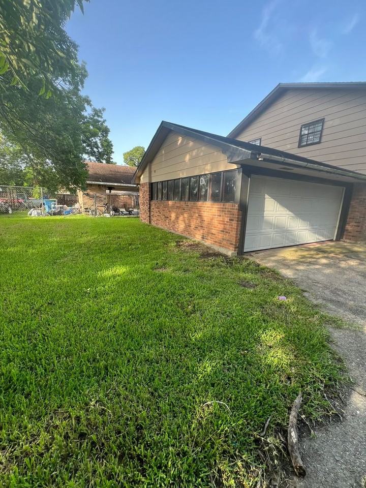 914 Johnson St - Photo 3 of 4