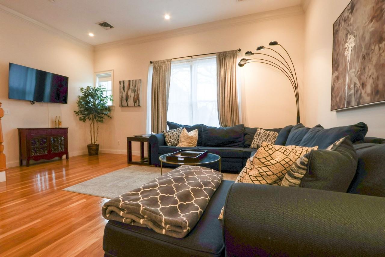 8 Harvard Street - Photo 3 of 6