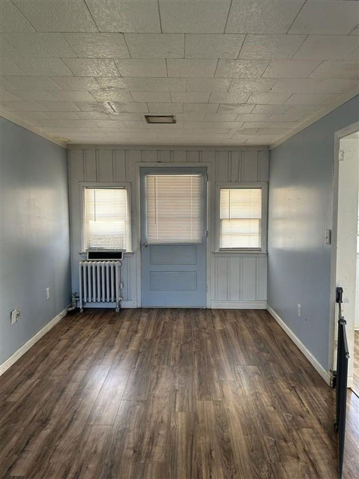 200 N Sumner St - Photo 2 of 3