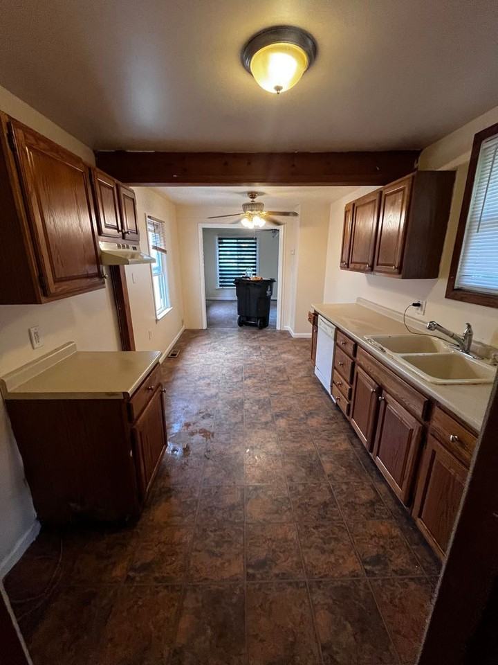 1909 S Christine - Photo 2 of 11