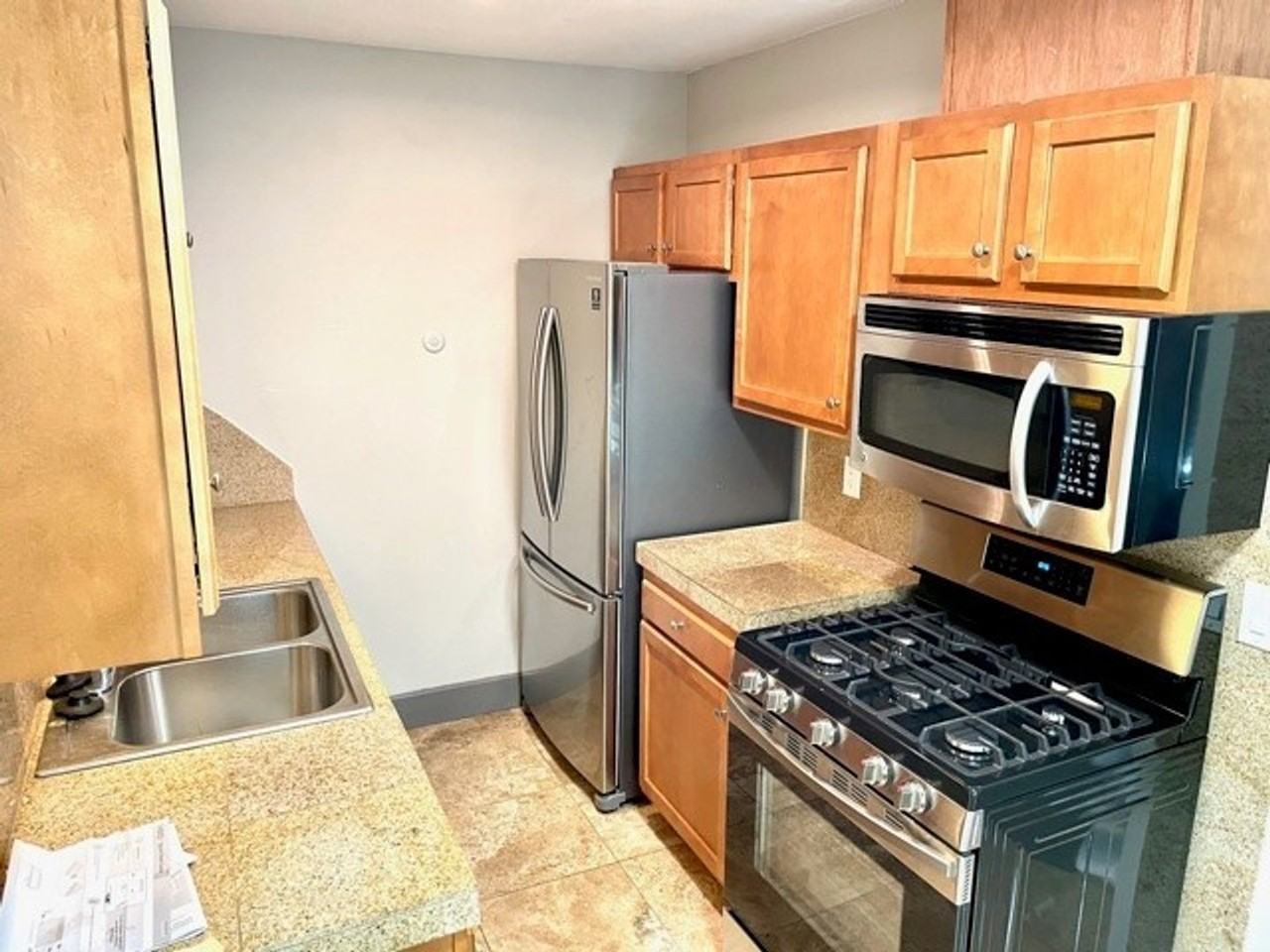 228 H St #Q - Photo 4 of 15