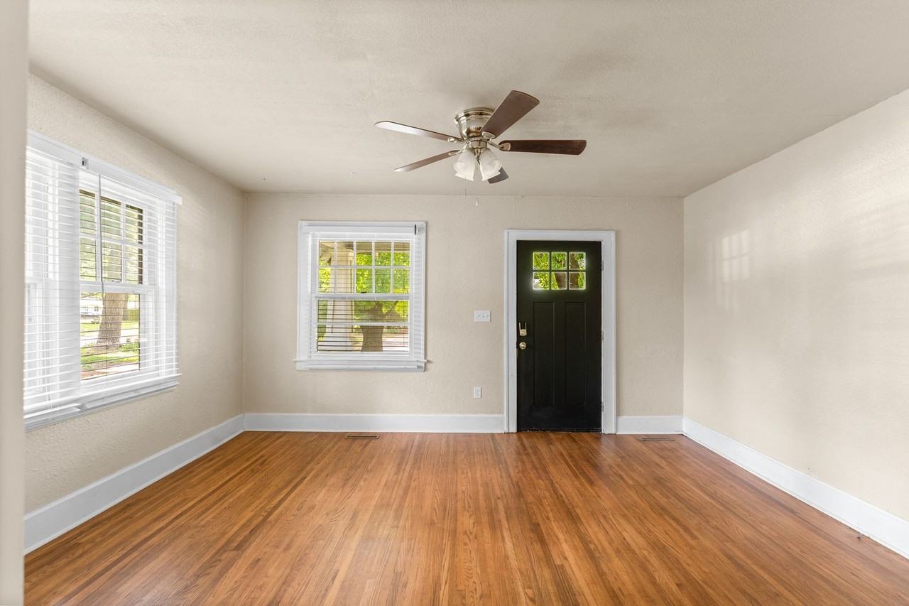 1548 S Campbell Ave - Photo 4 of 23