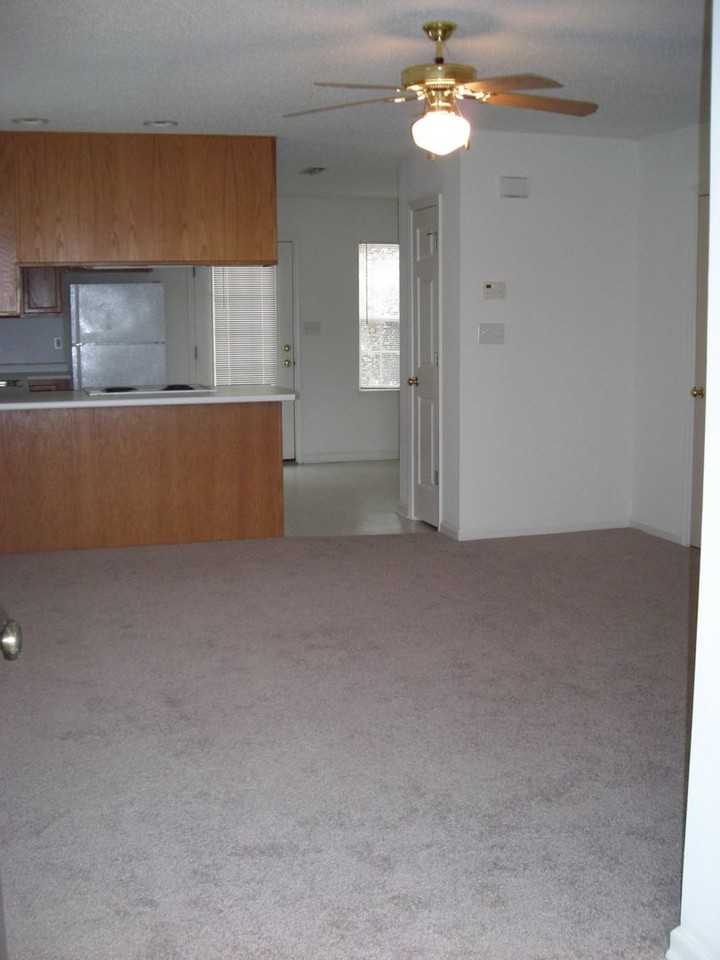 131 Springwood Ln - Photo 2 of 14