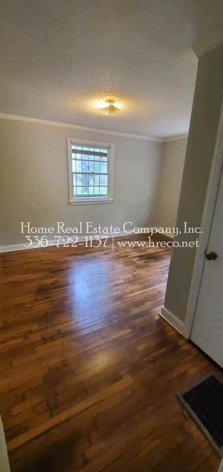 2209 Ne 25th St - Photo 4 of 9