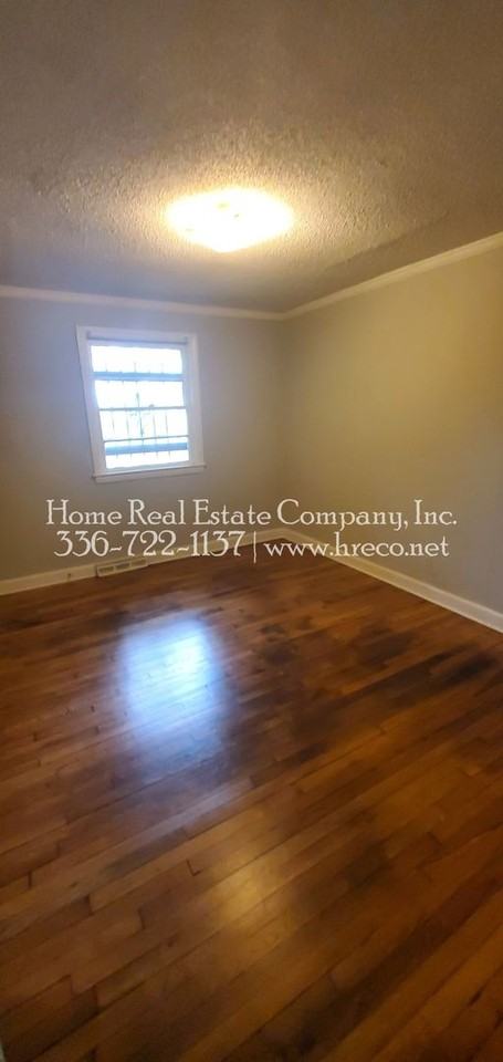 2209 Ne 25th St - Photo 5 of 9
