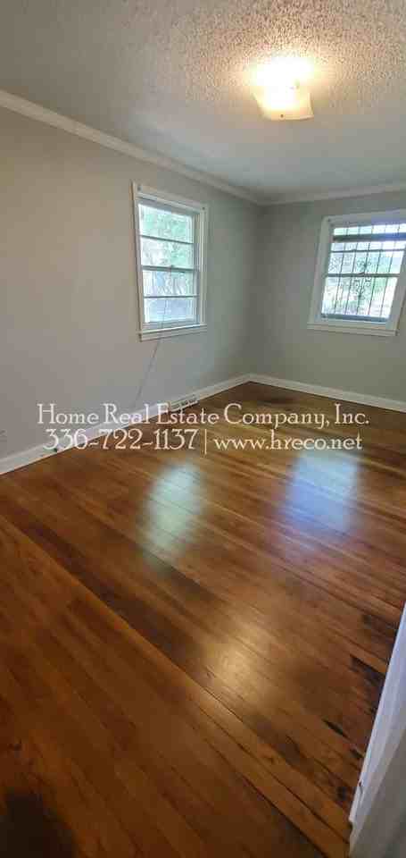 2209 Ne 25th St - Photo 6 of 9