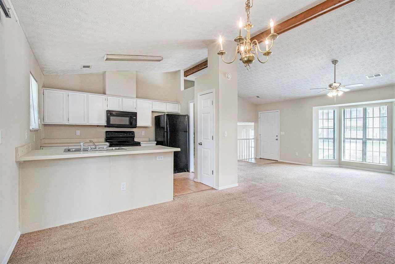 6444 Eastbriar Dr - Photo 4 of 17