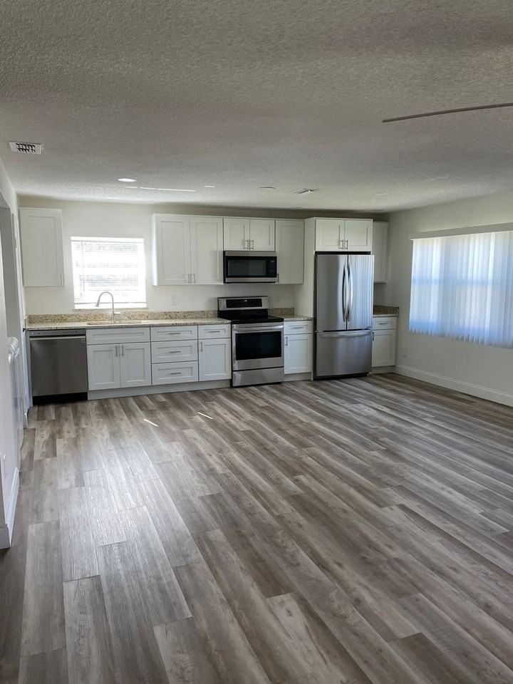 422 Banana Cay Dr - Photo 2 of 9
