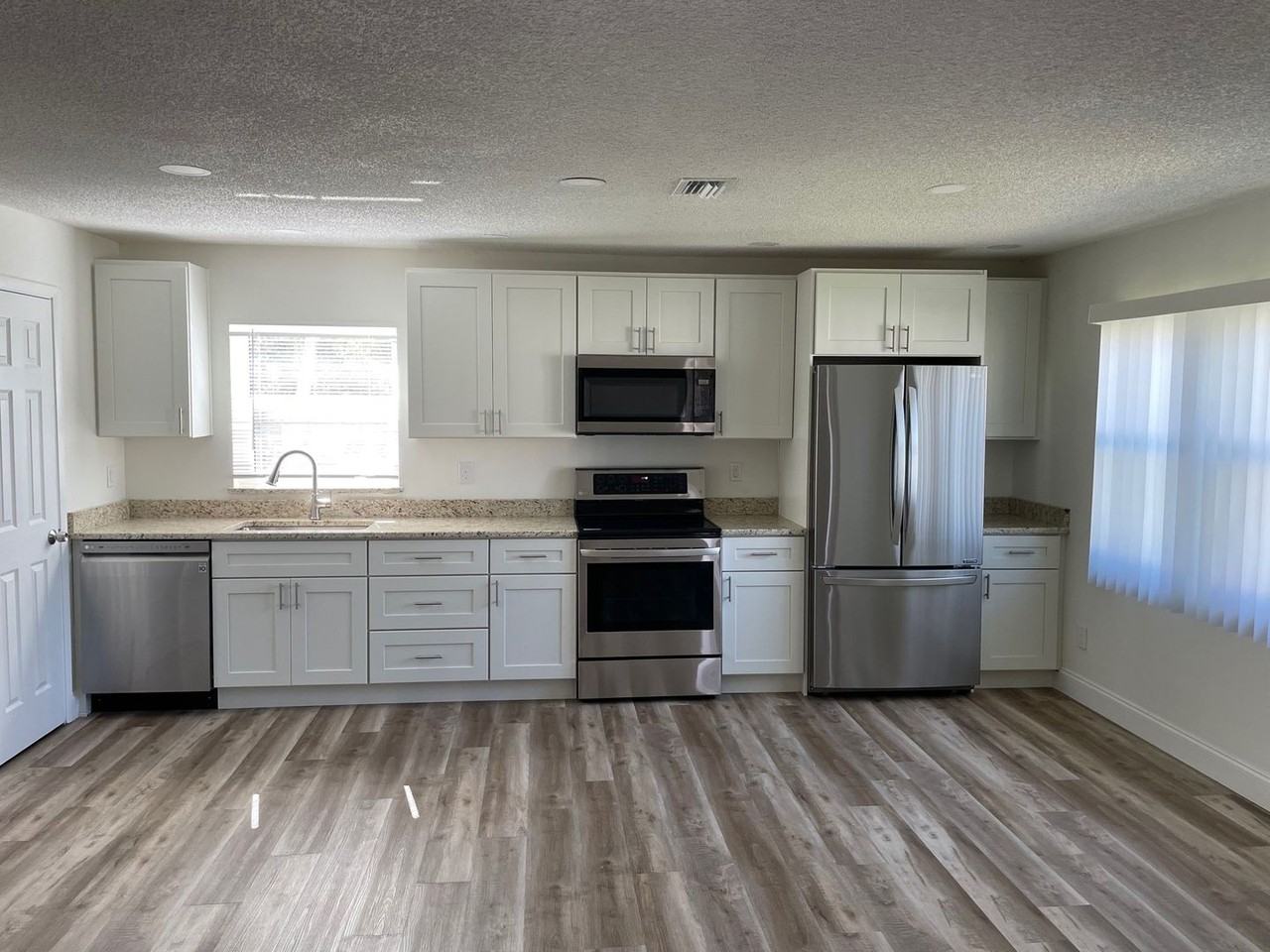 422 Banana Cay Dr - Photo 3 of 9