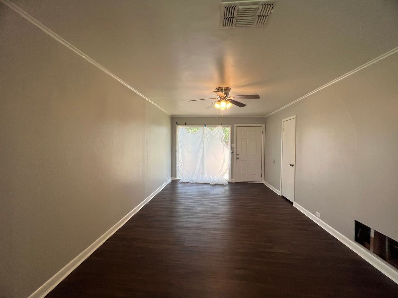 914 Huntington Ln - Photo 2 of 11