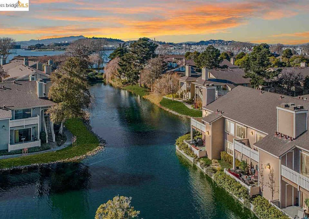 88 Lakeshore Ct - Photo 2 of 25