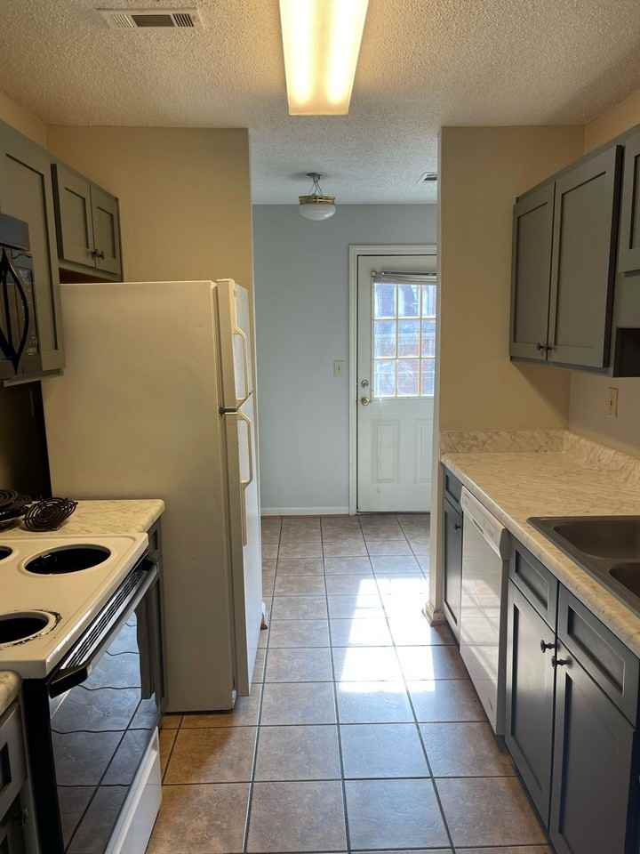 101 College Heights - Photo 5 of 34