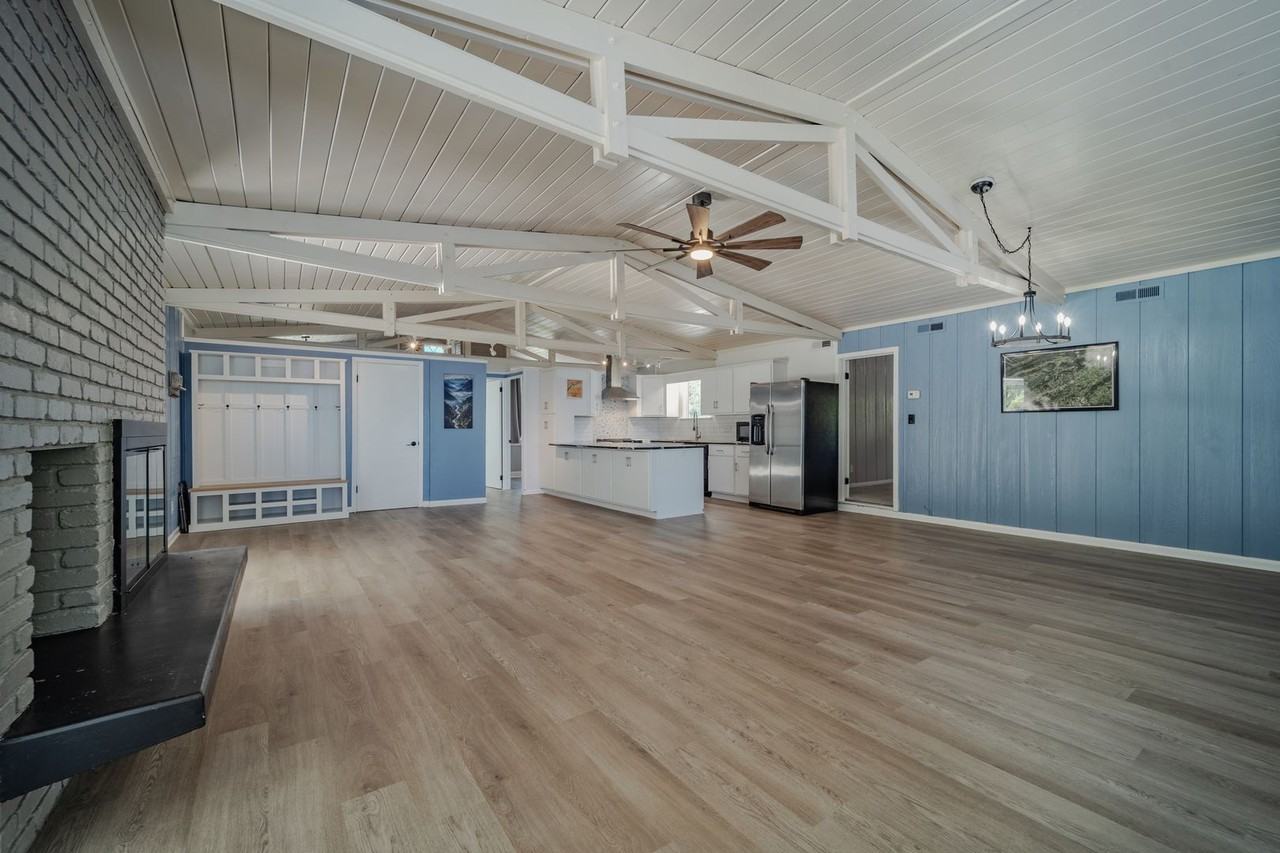 1253 Mimosa Dr - Photo 3 of 49