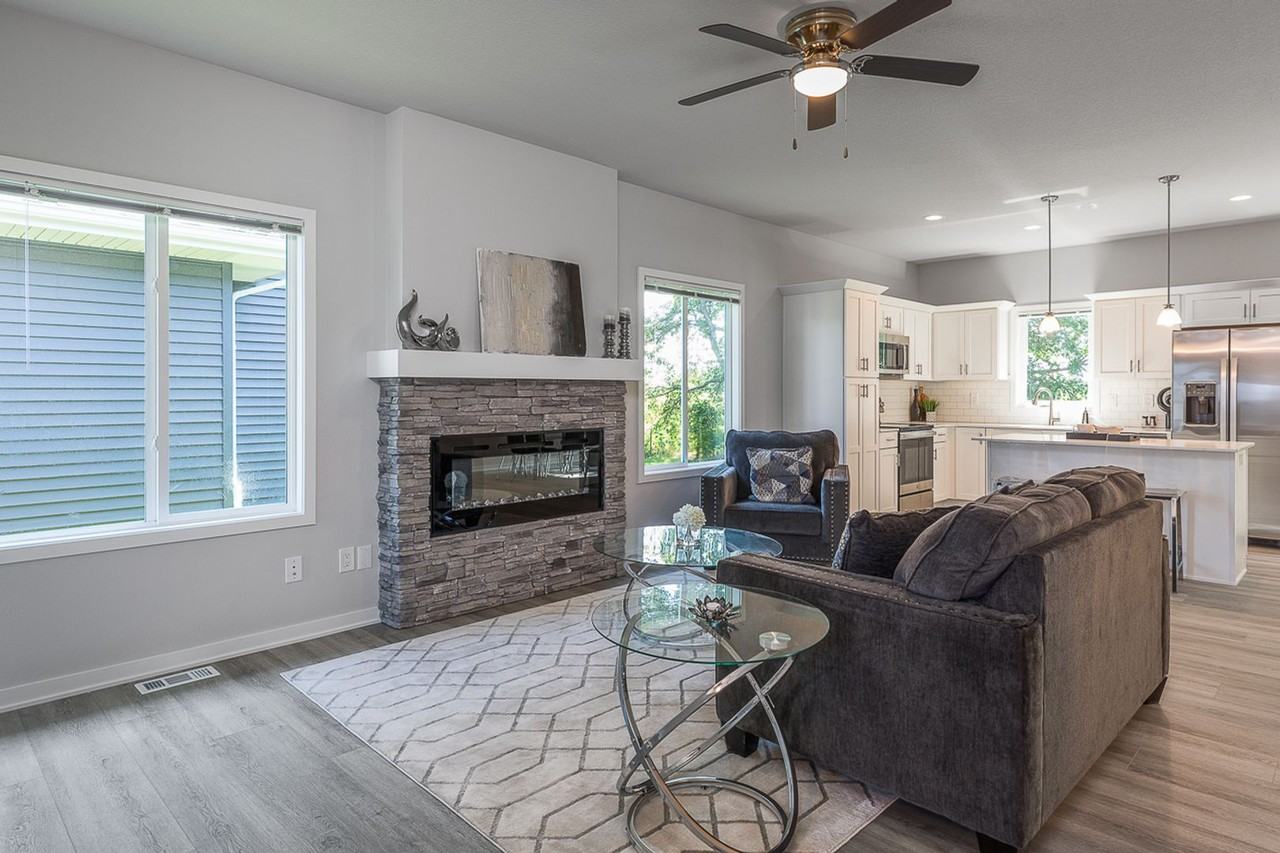 4732 167th St - Photo 4 of 27