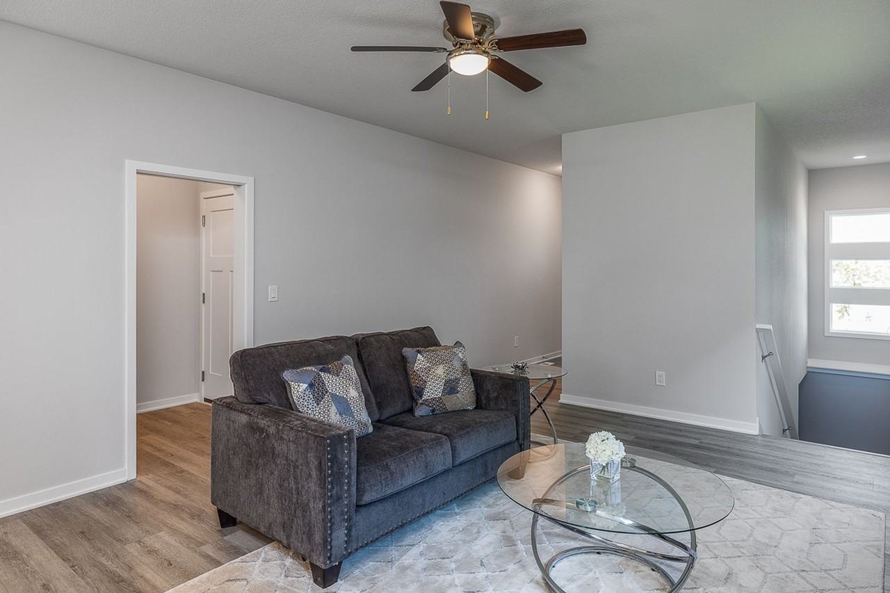 4732 167th St - Photo 5 of 27