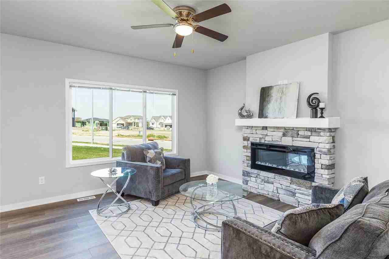 16605 Oakwood Dr - Photo 5 of 20