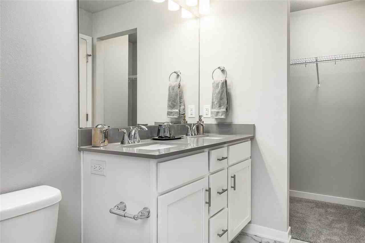 16605 Oakwood Dr - Photo 7 of 20