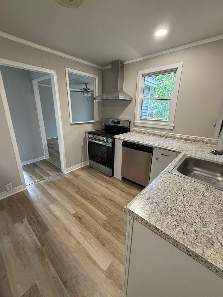 480 Clover St - Photo 4 of 25