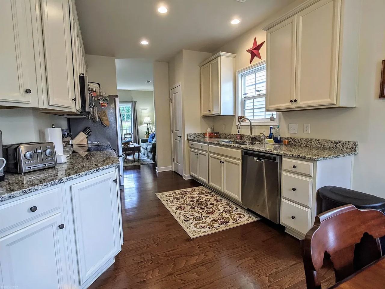 305 Phoenix Blvd Nw - Photo 2 of 23