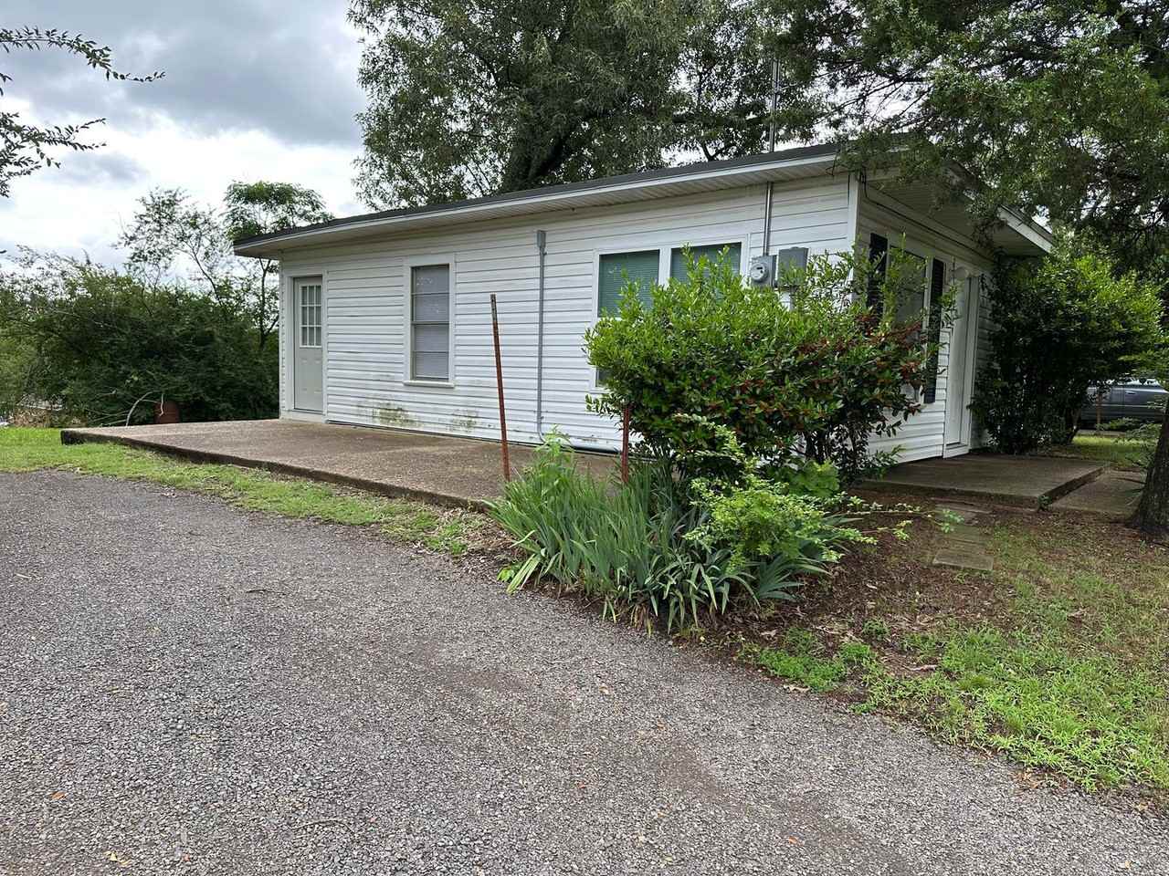 1319 S Houston Ave - Photo 2 of 8