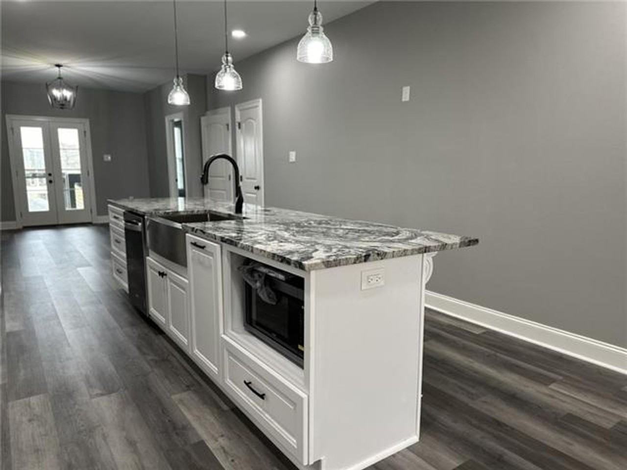 142 Lakeview Dr - Photo 3 of 18