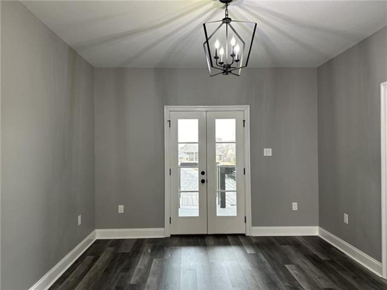 142 Lakeview Dr - Photo 4 of 18