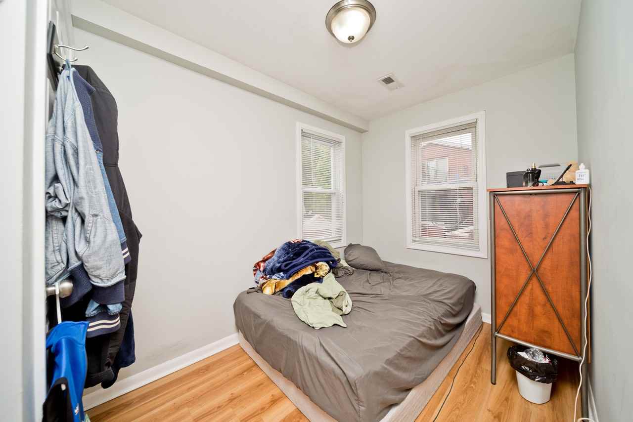 1431 W Flournoy St #2R - Photo 6 of 10