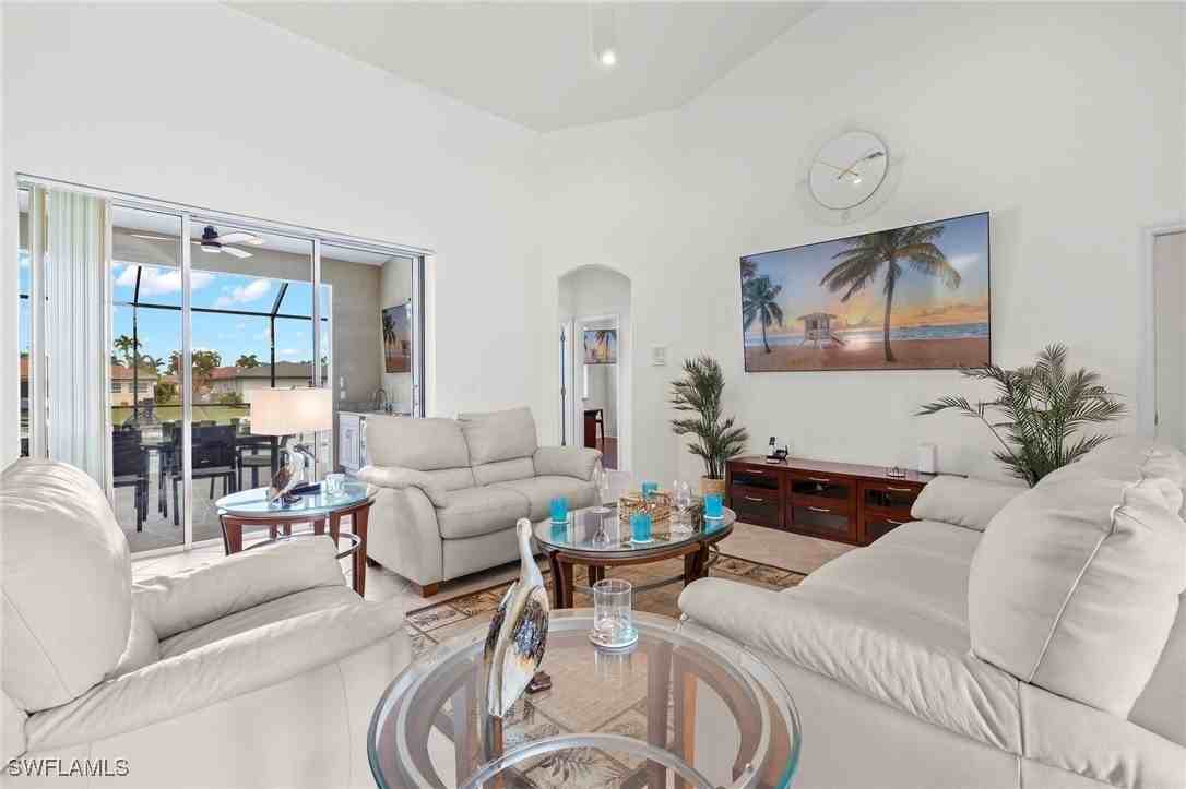 1811 Se 37th Ter - Photo 5 of 36