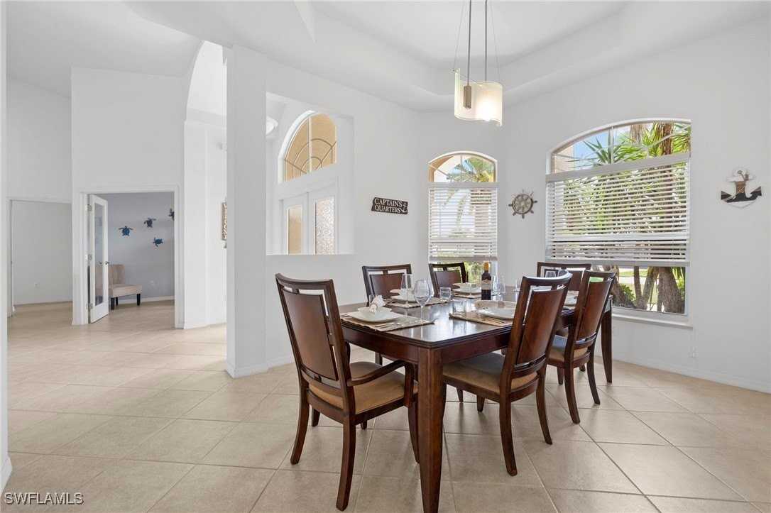 1811 Se 37th Ter - Photo 6 of 36