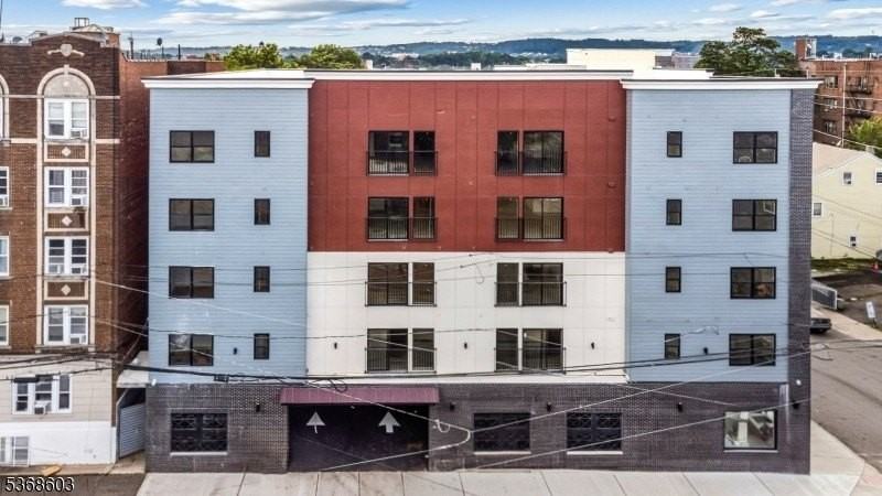 180 Carroll St - Photo 2 of 22