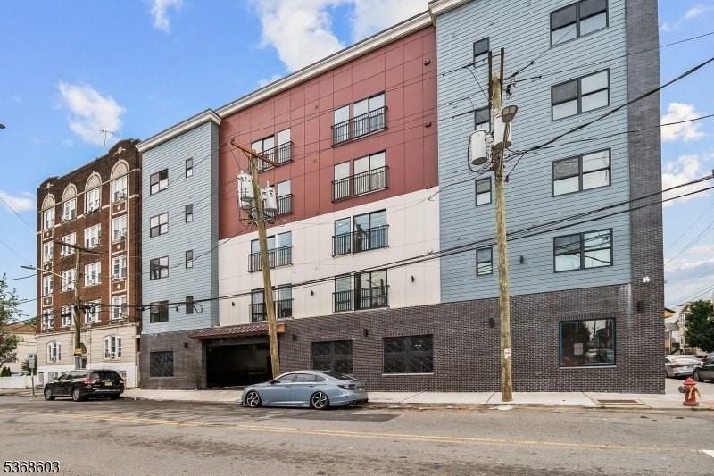 180 Carroll St - Photo 5 of 22