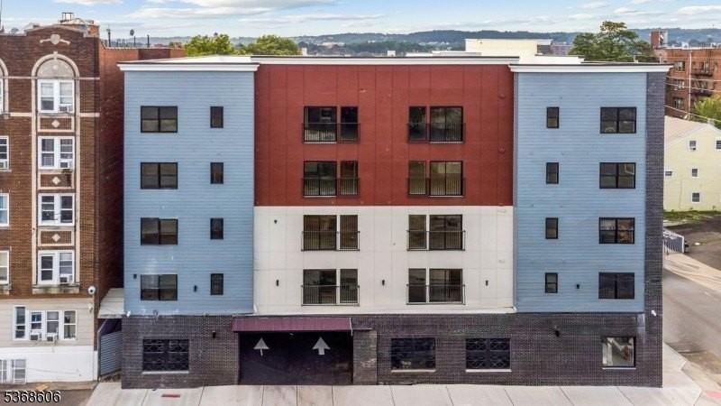 180 Carroll St - Photo 2 of 23