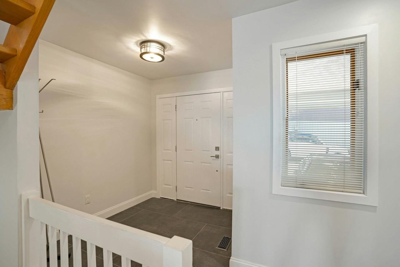 1 Columbus Pl - Photo 3 of 33