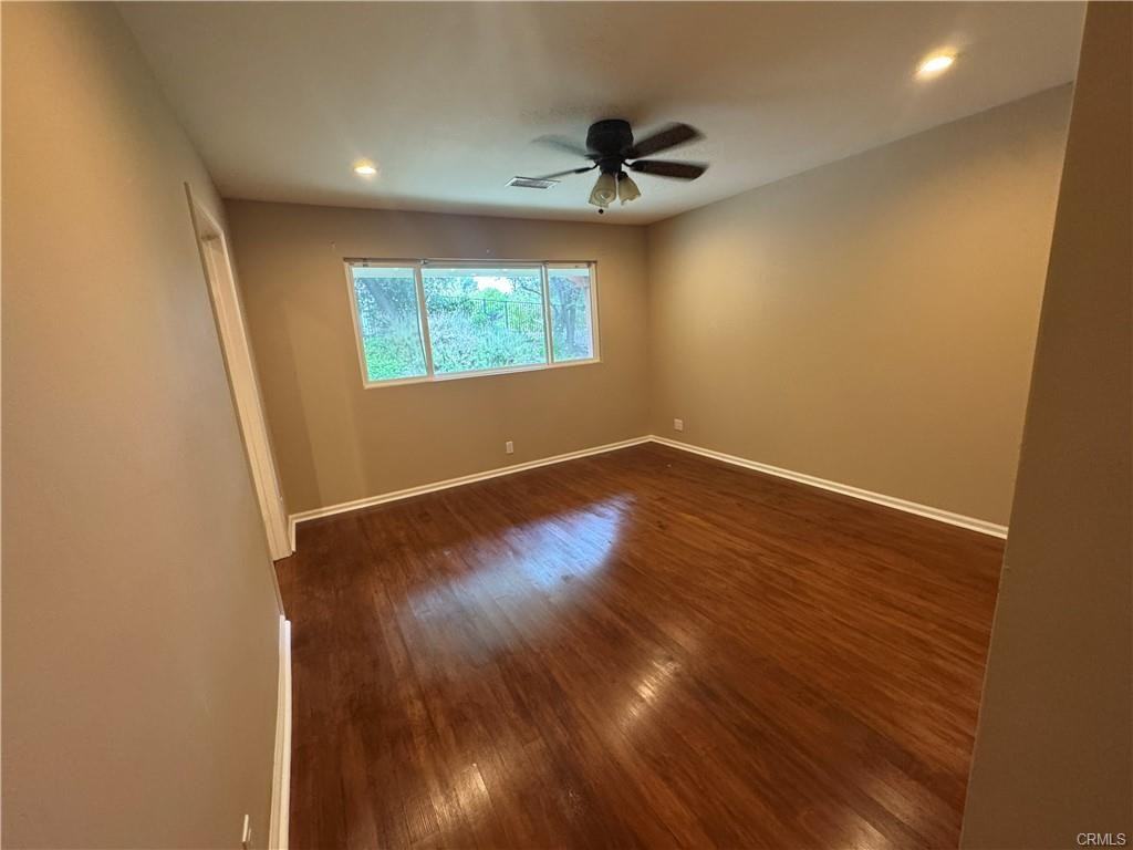 330 Toyon Rd - Photo 3 of 8