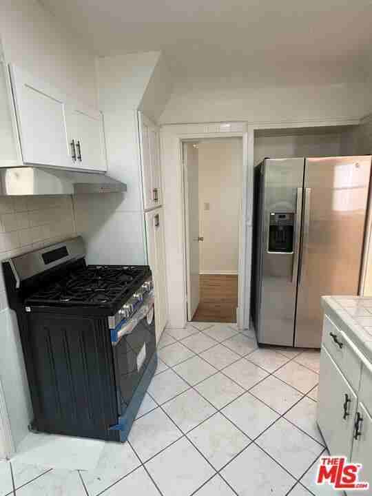 211 S Arnaz Dr - Photo 2 of 8