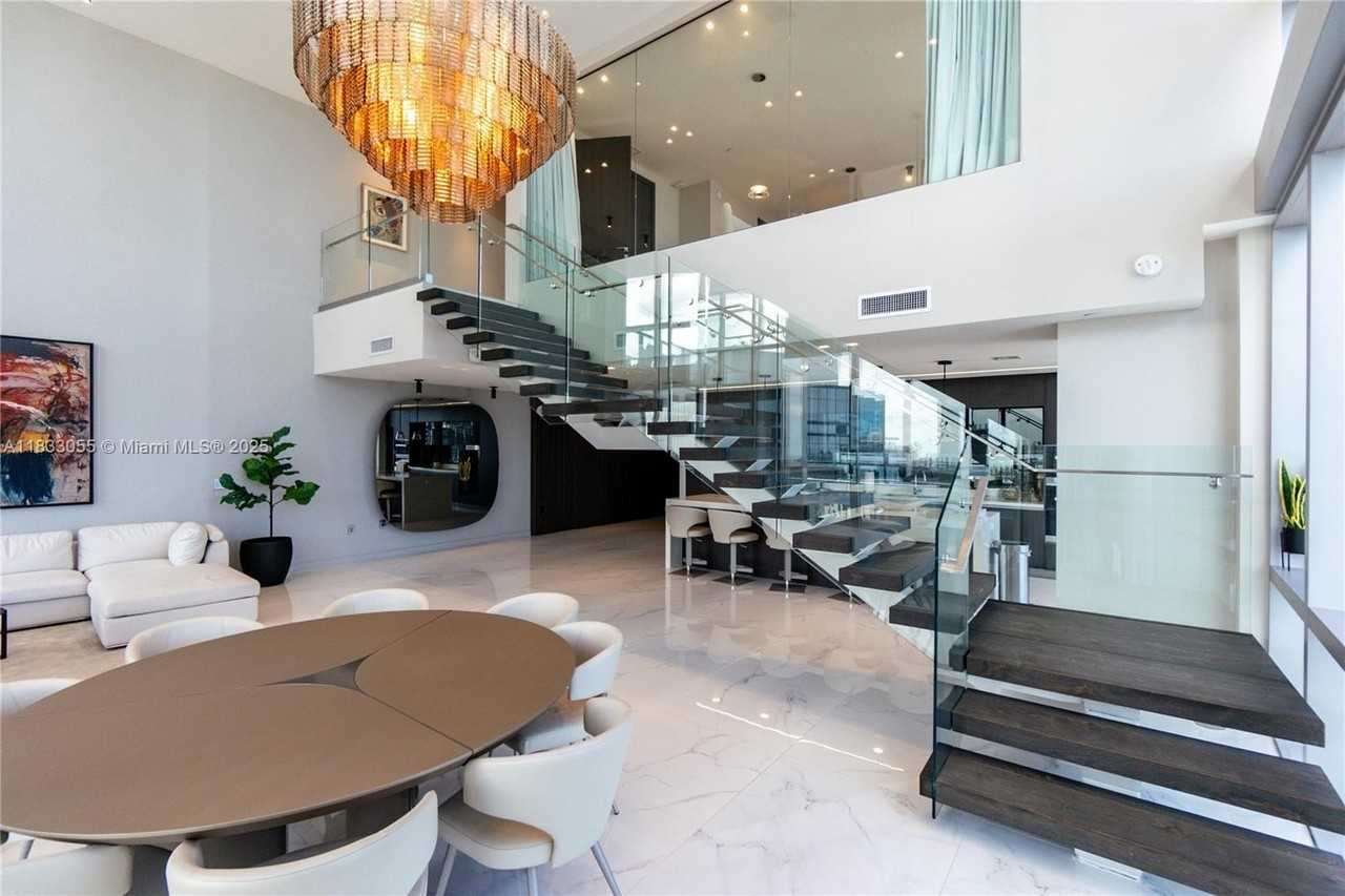 851 Ne 1st Ave #4611 - Photo 4 of 50