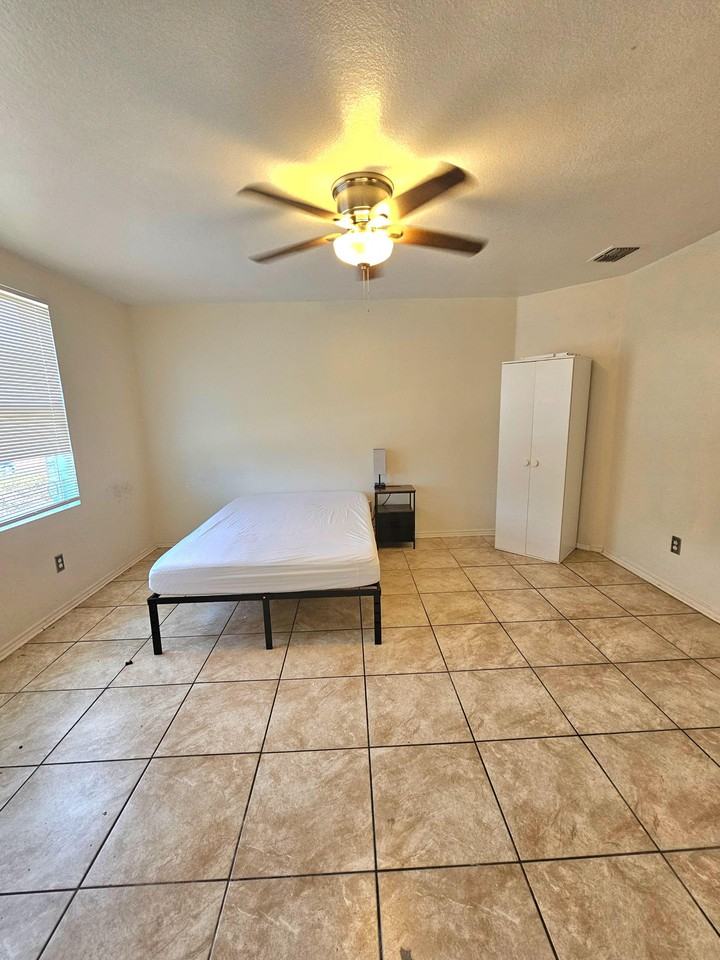 Graystone Dr - Photo 6 of 7