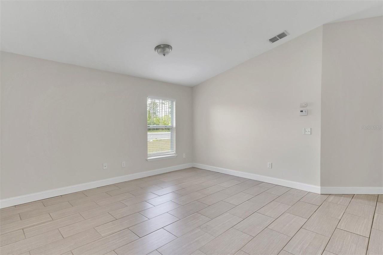 2036 Hillview Cir - Photo 7 of 22