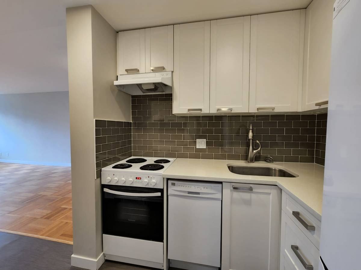 1872 Nelson Street #604