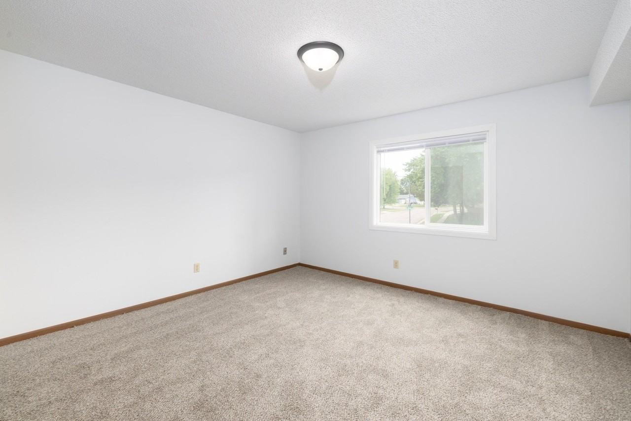 Windsor Heights Apartments - Photo 5 of 35