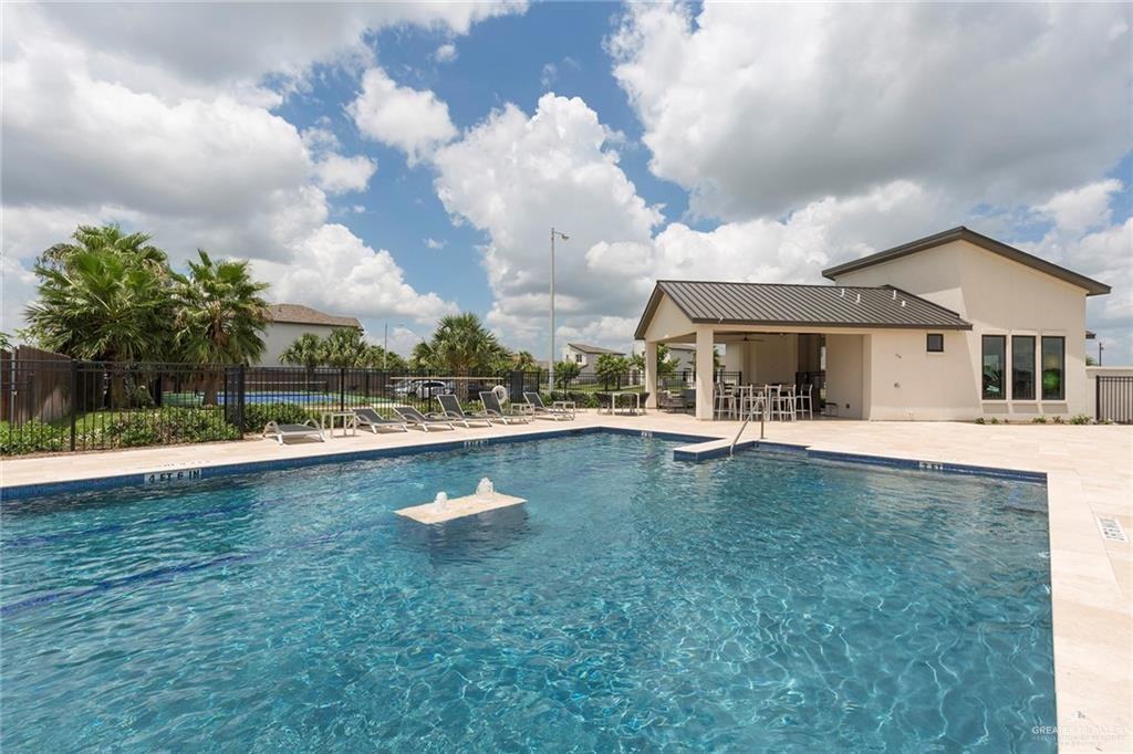 10218 N 15th St - Photo 2 of 17