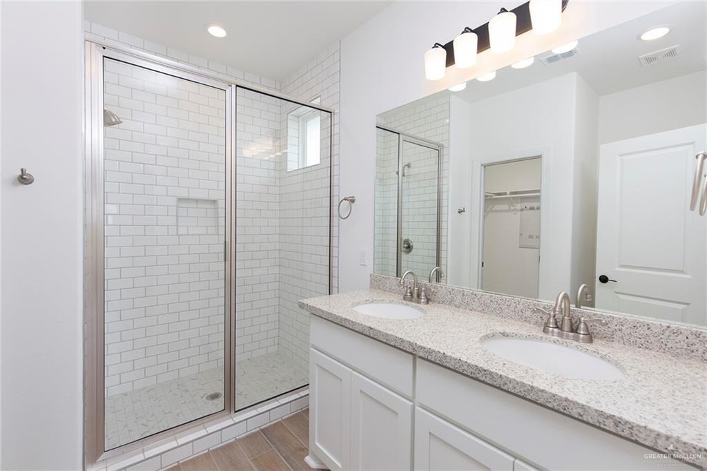 10218 N 15th St - Photo 6 of 17